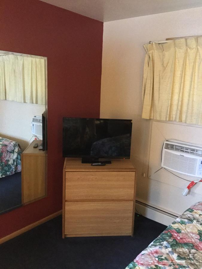 Motel Parkway *
